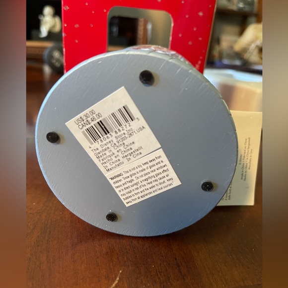 Disney Vintage Mickey & Minnie 2002 Collectible Snowflake Skating Snow Globe - Picture 11 of 16